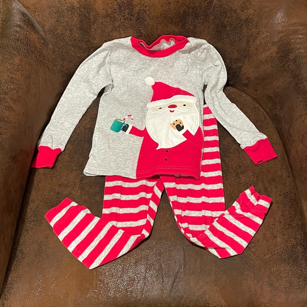 2T Carter’s Christmas PJ’s (unisex)
